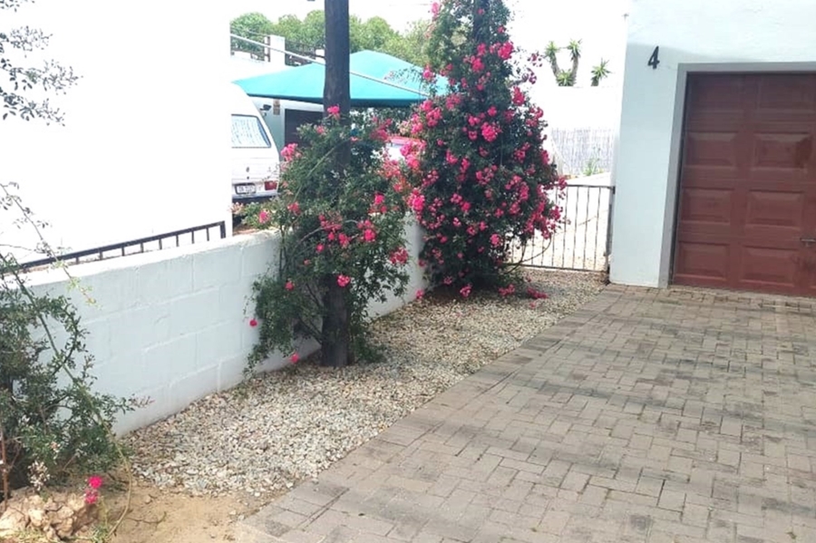 To Let 3 Bedroom Property for Rent in Skiathos Western Cape